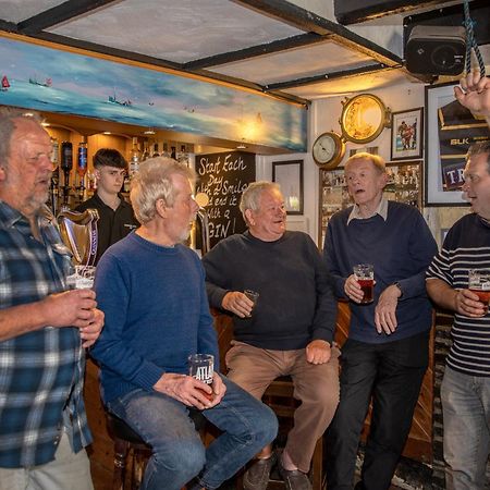 Cadgwith Cove Inn Buitenkant foto