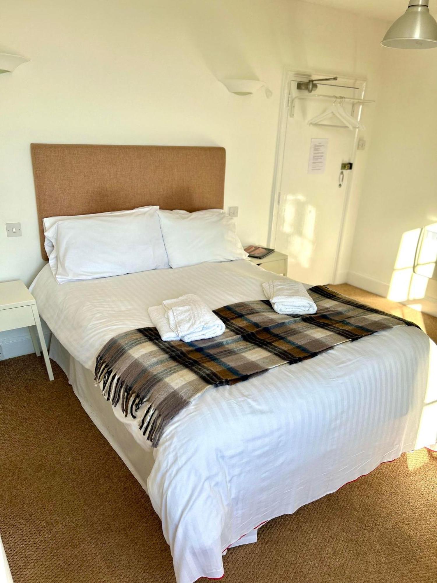 Cadgwith Cove Inn Buitenkant foto